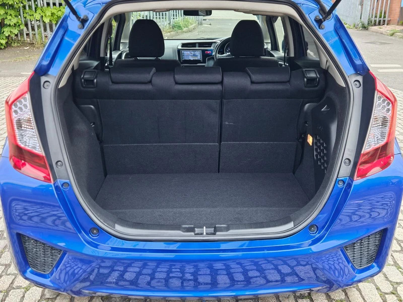 Honda Fit Jazz 1.5C Hybrd 5 Seat, Pearl Silver, Black #18