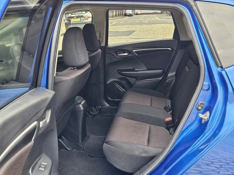 Honda Fit Jazz 1.5C Hybrd 5 Seat, Pearl Silver, Black #12