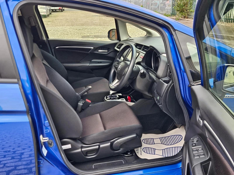 Honda Fit Jazz 1.5C Hybrd 5 Seat, Pearl Silver, Black #9