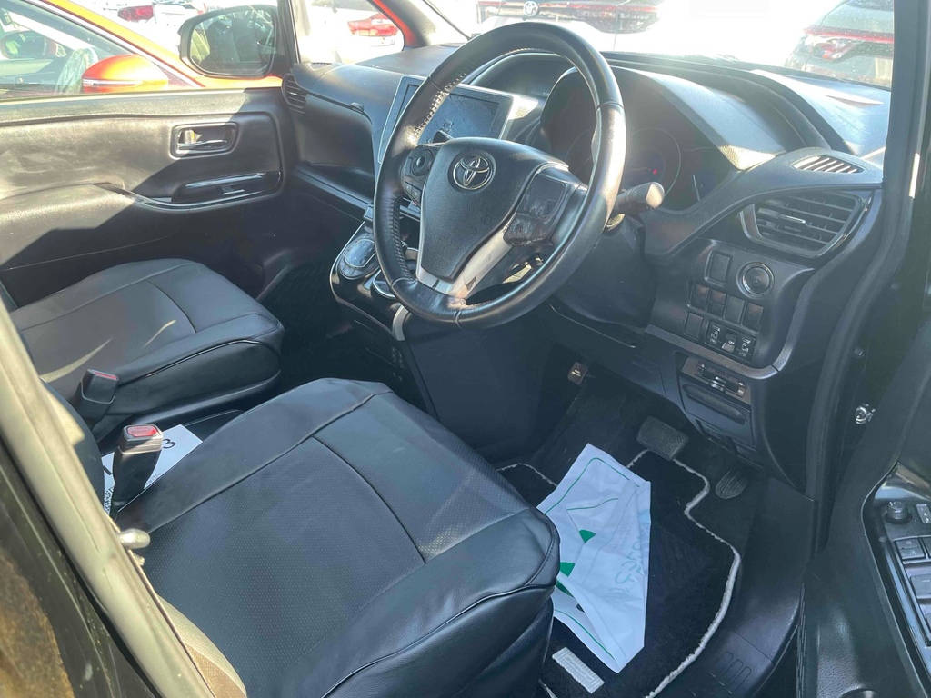 Toyota Voxy 1.8 Hybrid 202121 7 Seats Mpv Ulez Free Fre Black #3