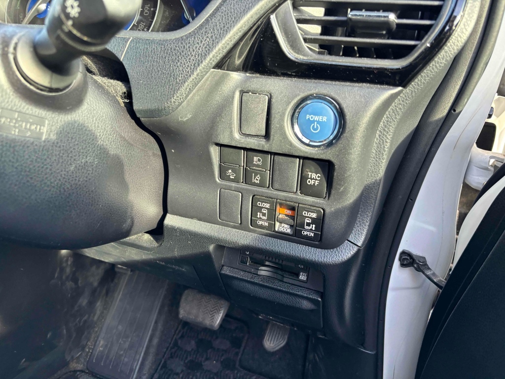 Toyota Voxy Hybrid X Brown #8