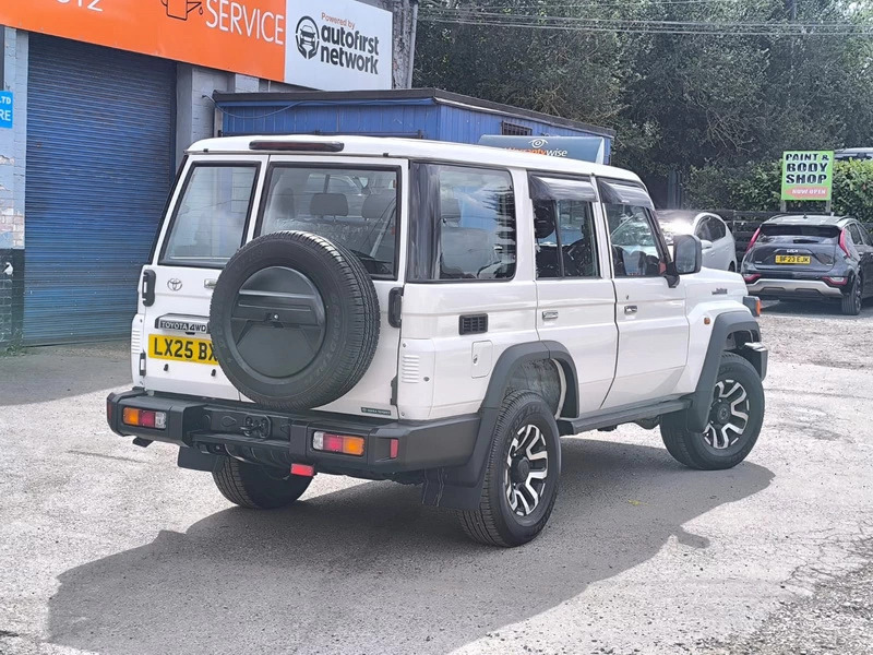 Toyota Land Cruiser 2.8 202525 76 Ax Suv 5 Seats 6D White #3