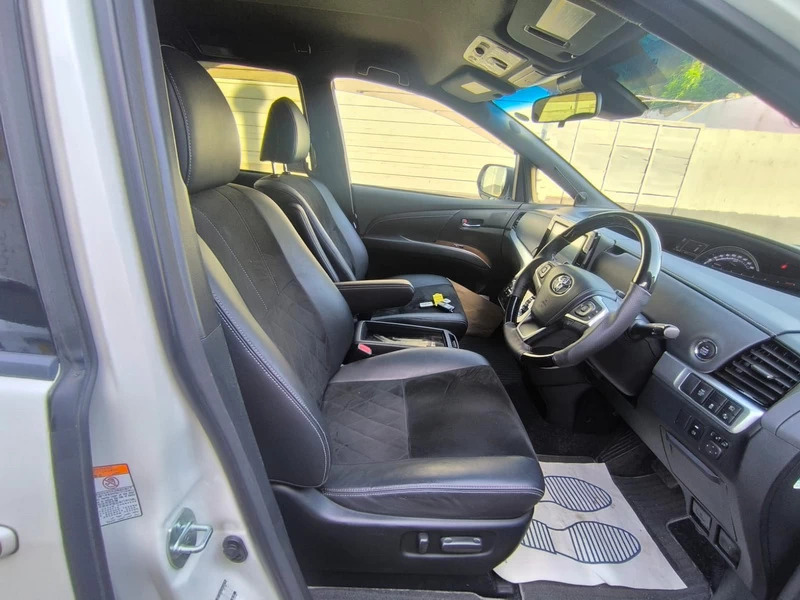 Toyota Estima E-four Hybrid  #9