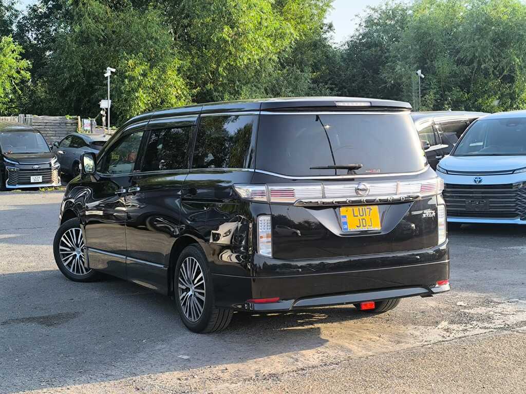 Nissan Elgrand Highwaystar Star 2.5 201717 7 S Black #4
