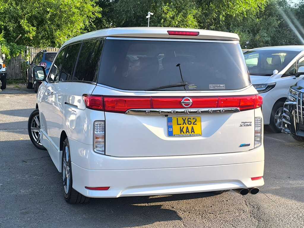 Nissan Elgrand Highway Star 2.5 201362 7 Seats White #4