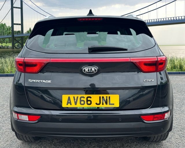 Kia Sportage 2.0 Crdi Kx-3 Suv Awd Euro 6 13 AV66JNL Black #4