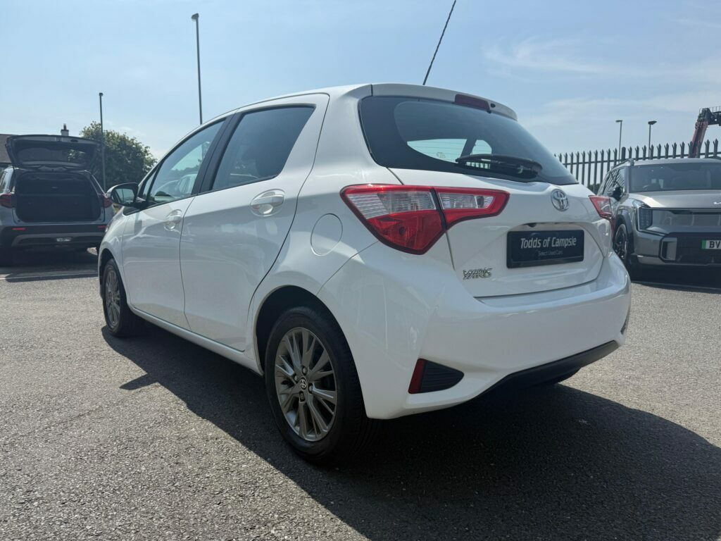 Toyota Yaris 1.5 Vvt-i Icon Hatchback Euro 6 HG17MXL White #5