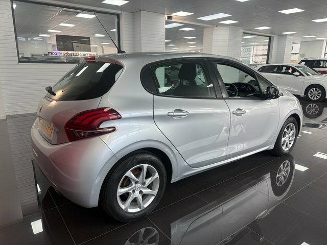 Peugeot 208 Hatchback KY18NYP Silver #2