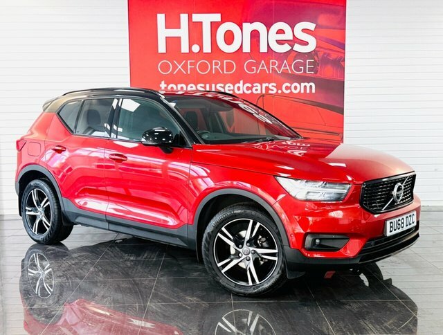 Volvo XC40 Suv Red