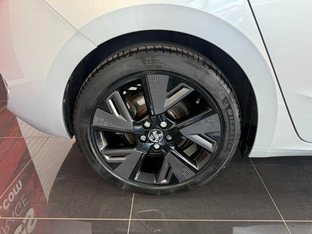 Vauxhall Astra Hatchback DT24HRD Silver #3