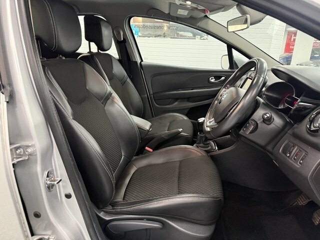 Renault Clio 1.2 16V Dynamique Nav Black #23