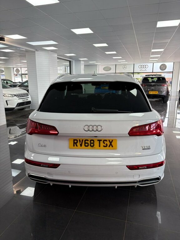 Audi Q5 Suv RV68TSX White #5