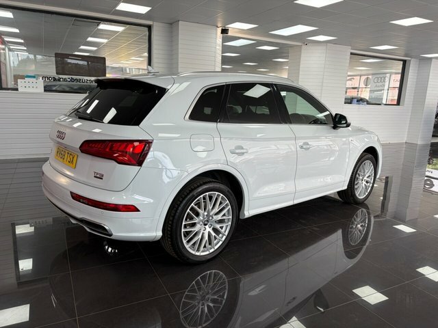 Audi Q5 Suv RV68TSX White #3