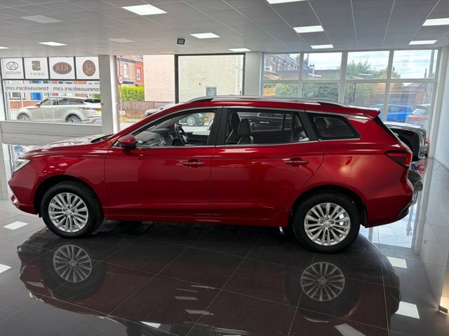 MG MG5 Estate Red #4