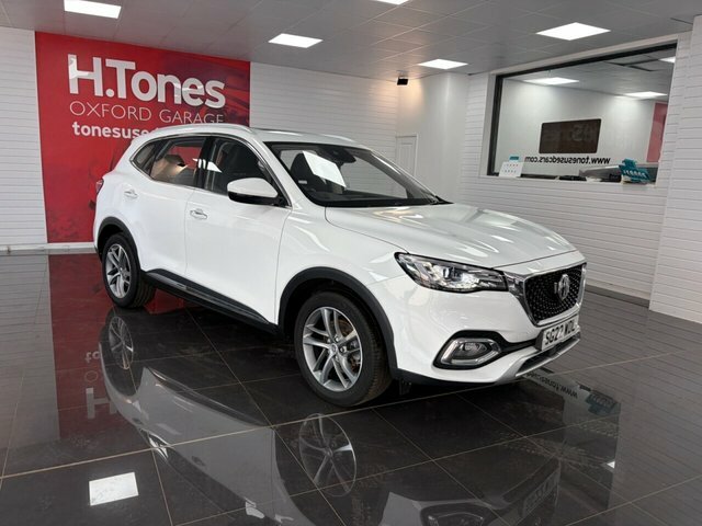 MG HS Suv SG22WDL White #2