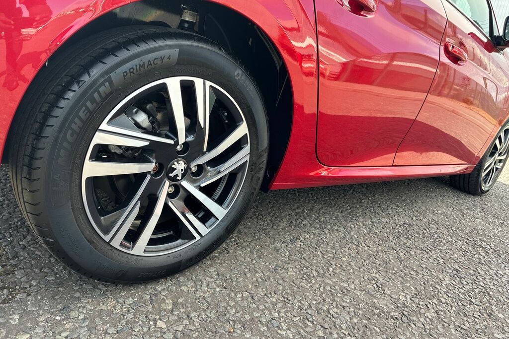 Peugeot 208 Allure White #13