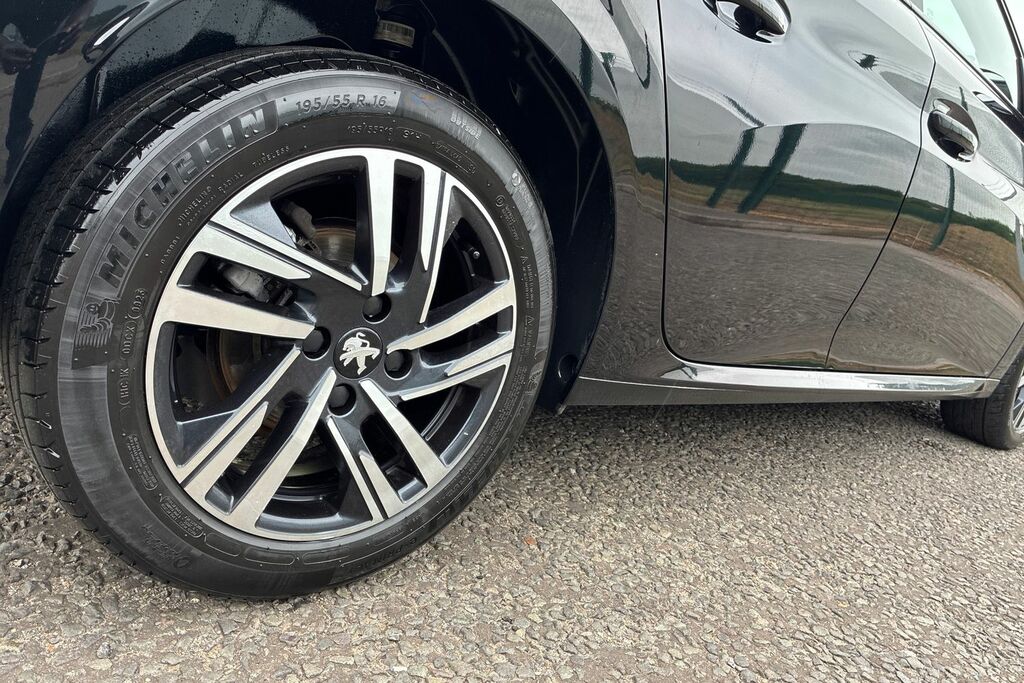 Peugeot 208 1.2 Puretech Active Premium Black #13