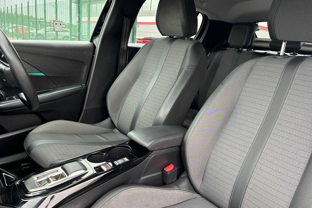 Peugeot 208 1.2 Puretech Active Premium Black #14