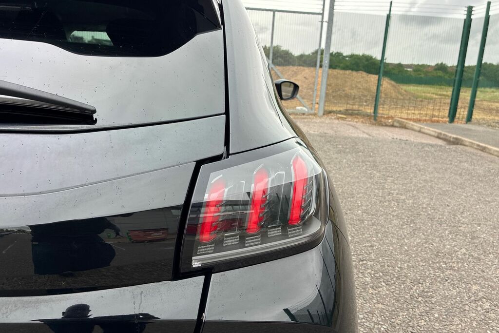 Peugeot 208 1.2 Puretech Active Premium Black #12