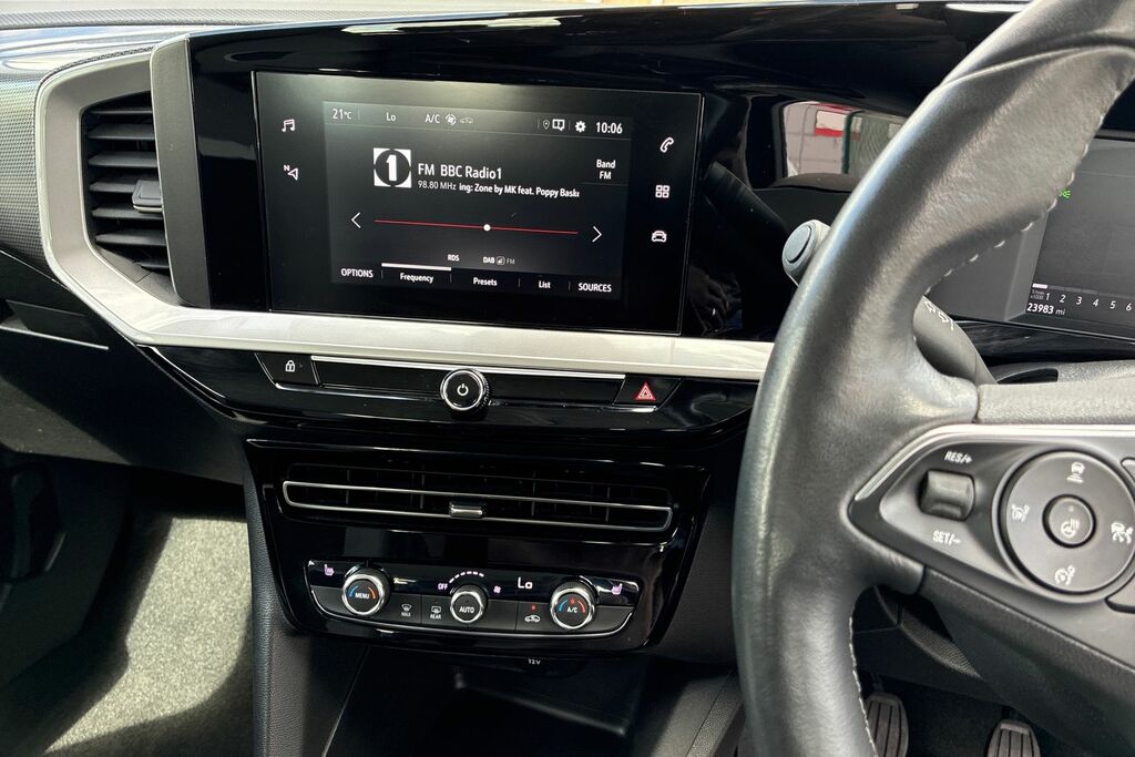 Vauxhall Mokka 1L Elite Premium White #17