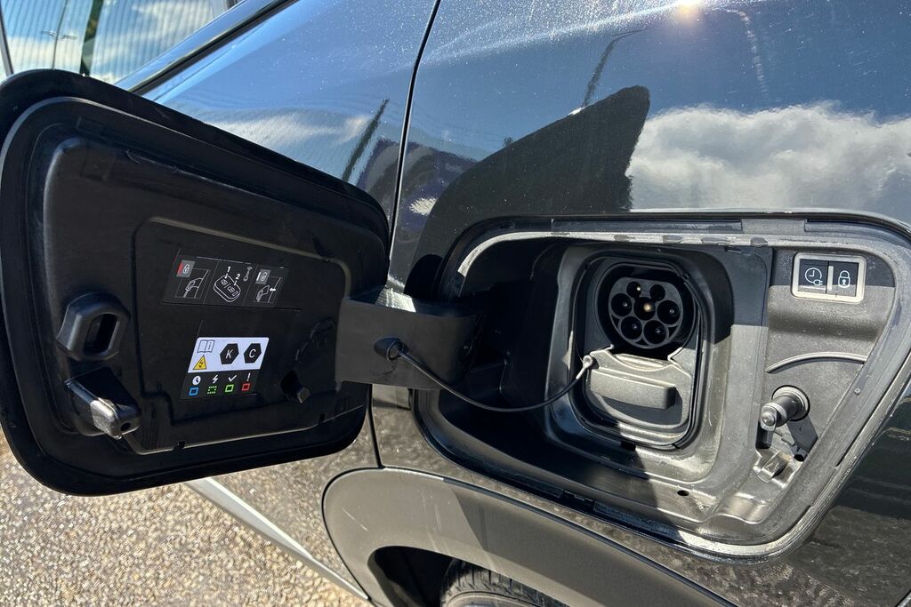 Peugeot e-2008 50Kwh Gt Premium #24