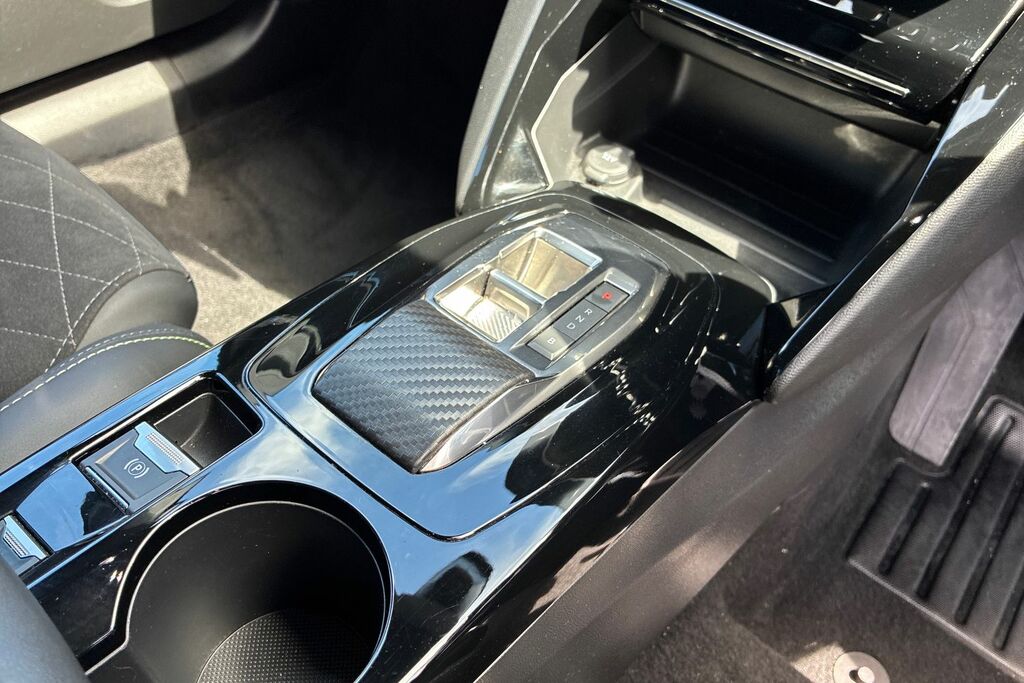 Peugeot e-2008 50Kwh Gt Premium #19