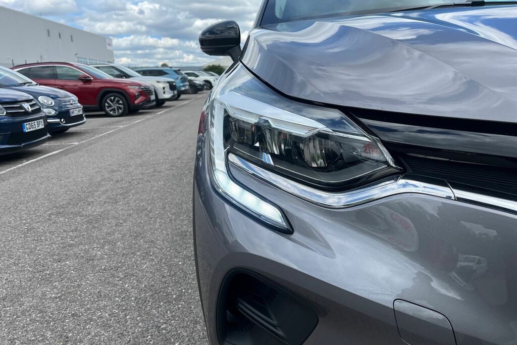 Renault Captur 1.6 E-tech Full Hybrid 145 Evolution Red #11