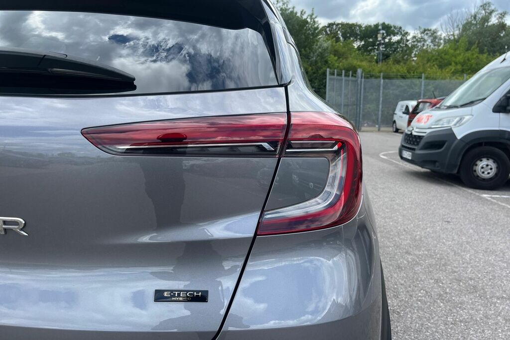 Renault Captur 1.6 E-tech Full Hybrid 145 Evolution Red #12