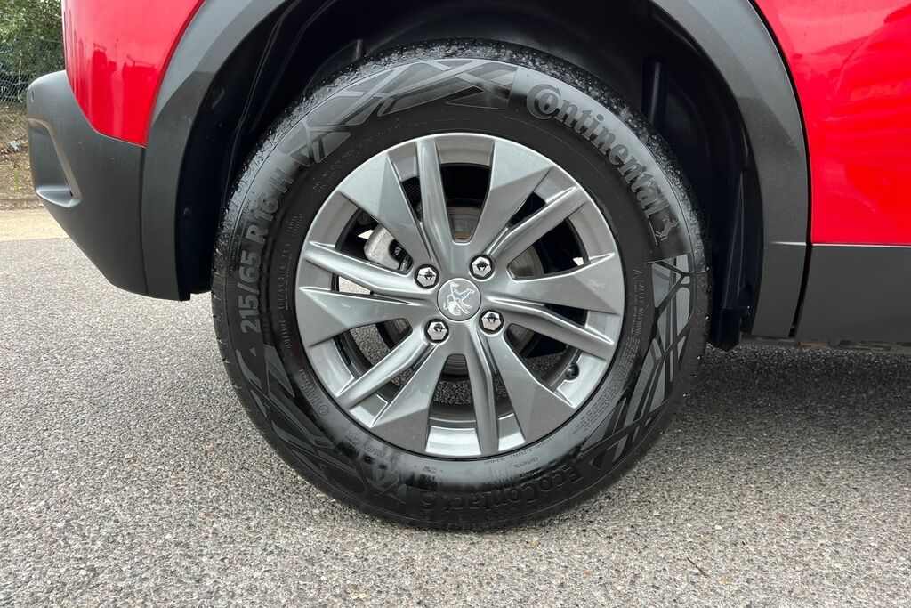 Peugeot 2008 1.2 Puretech Active Premium Suv EX22NJV Red #5