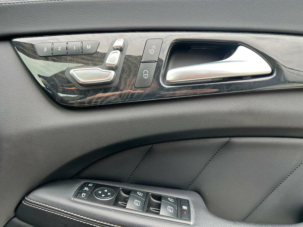 Mercedes-Benz CLS Saloon Black #21