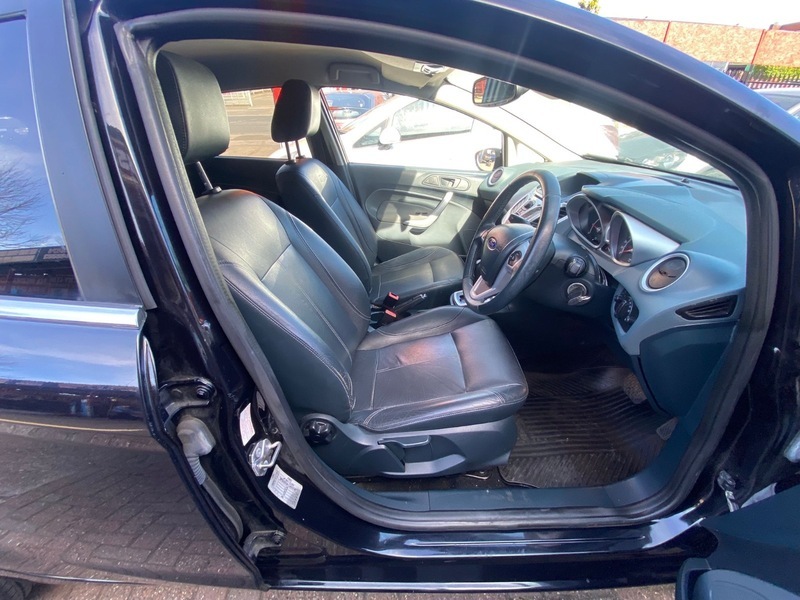 Ford Fiesta Titanium Black #4
