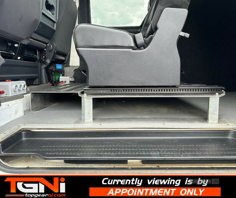 Volkswagen Crafter 2.0 Cr35 Tdi Bluemotion Tech Trendline 180 Bhp Mwb Silver #26