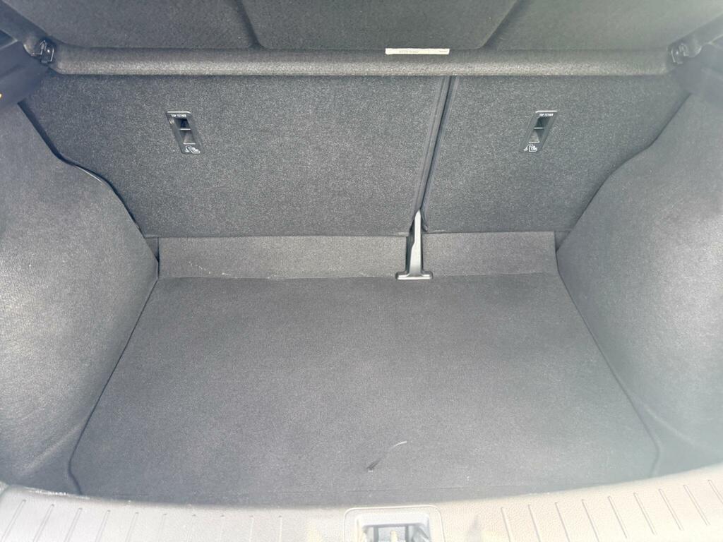 Nissan Pulsar Hatchback White #33