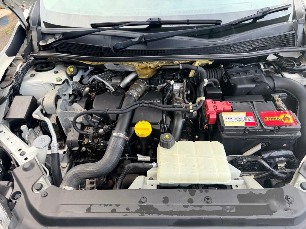 Nissan Pulsar Hatchback White #22