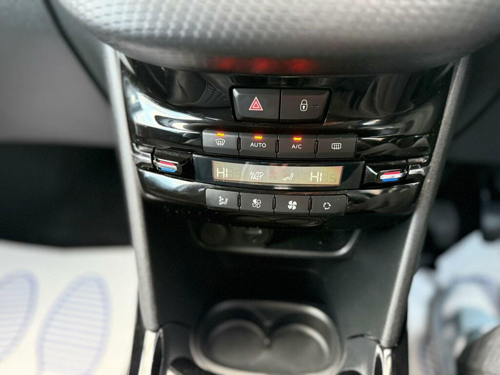 Peugeot 2008 Puretech Active 82 Grey #25