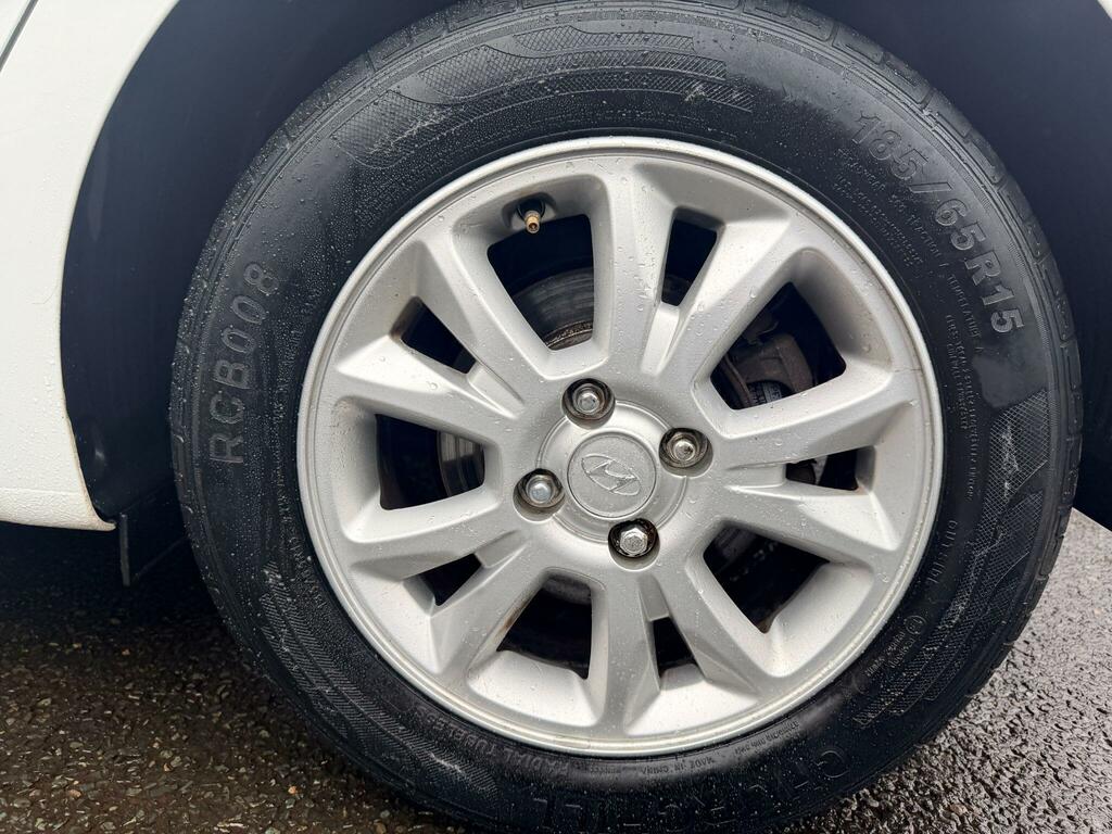 Hyundai I20 Active White #28