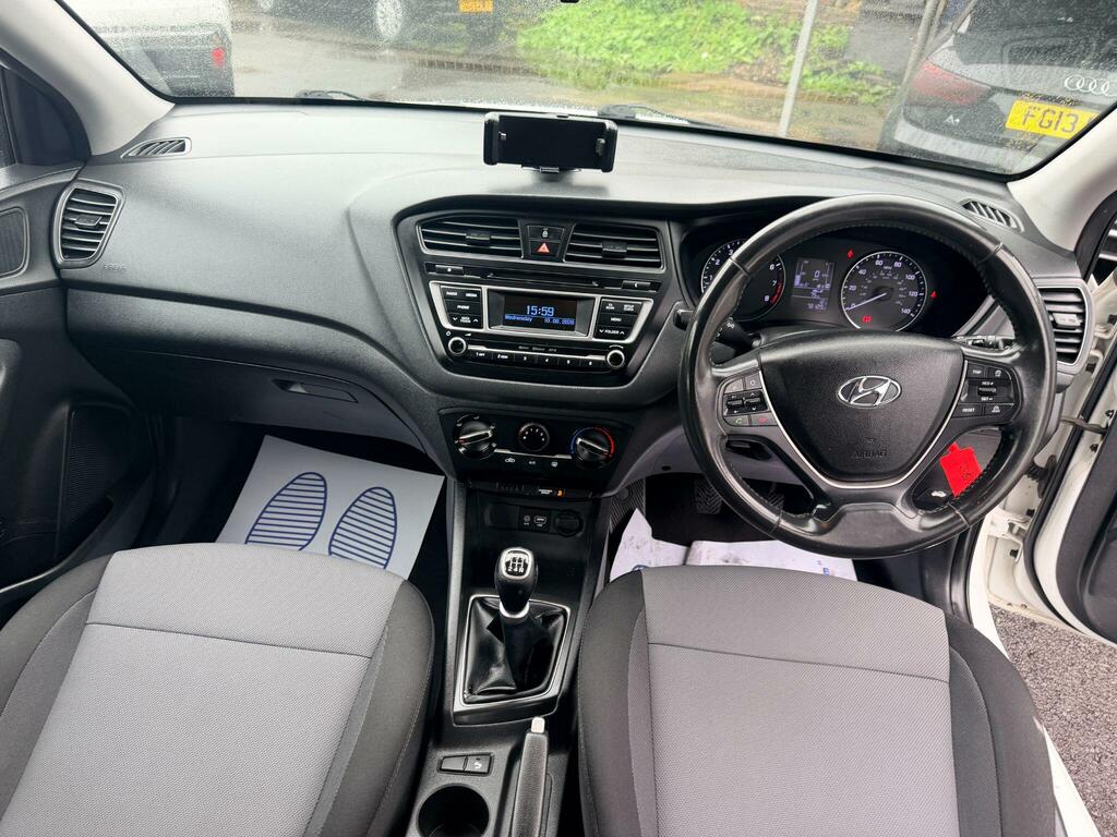 Hyundai I20 Active White #16