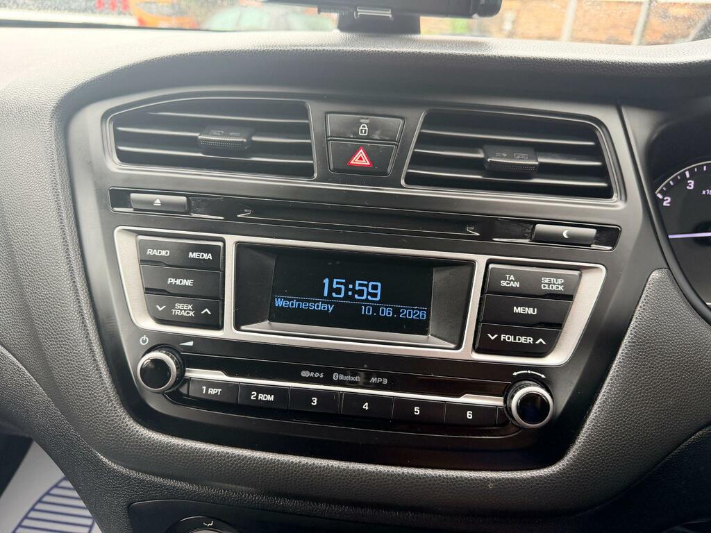 Hyundai I20 Active White #30