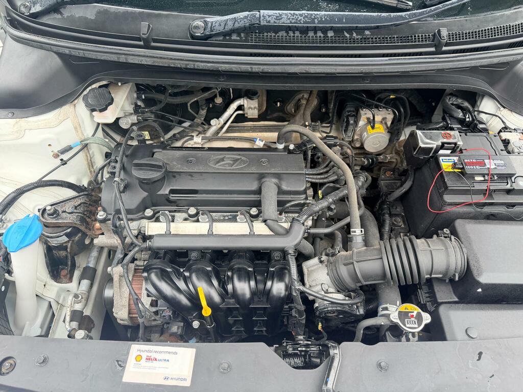 Hyundai I20 Active White #25