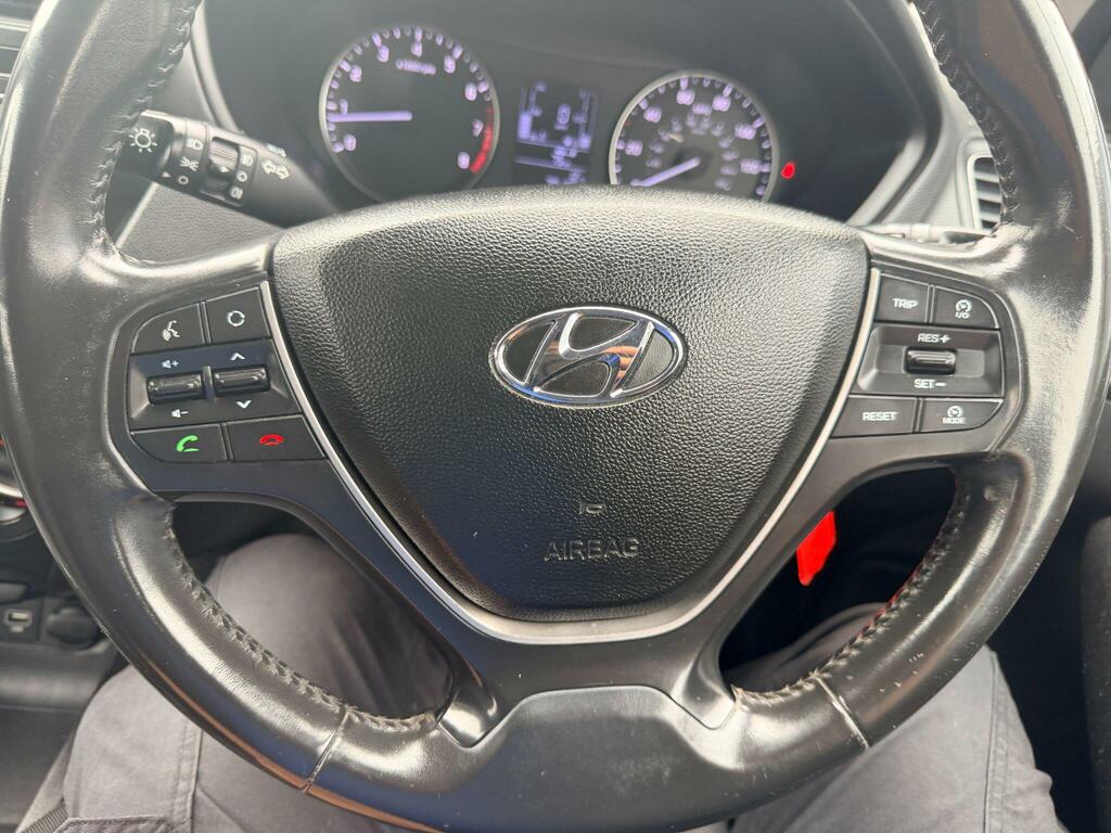 Hyundai I20 Active White #34