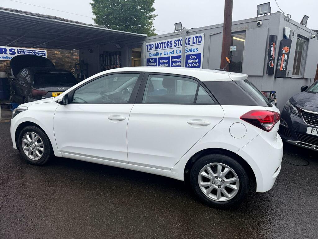 Hyundai I20 Active White #13