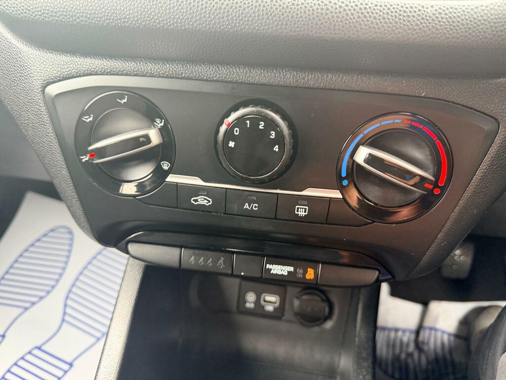 Hyundai I20 Active White #19