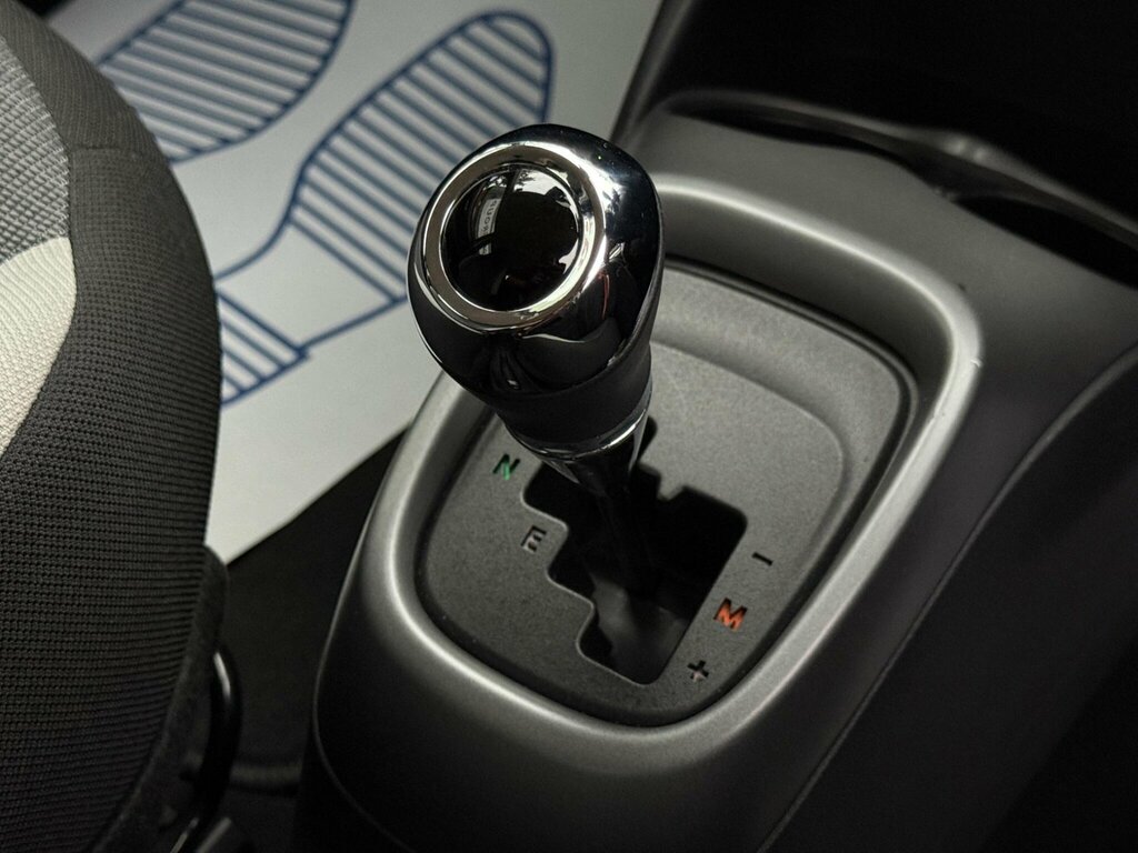 Toyota Aygo 1.0 Vvt-i X-play X-shift Euro 6 Safety Sense HY20ZKK Black #6