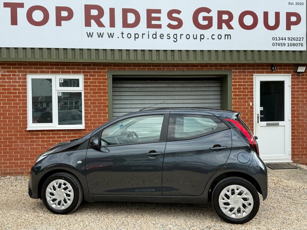 Toyota Aygo 1.0 Vvt-i X-play Euro 6 RO69XOZ Grey #2