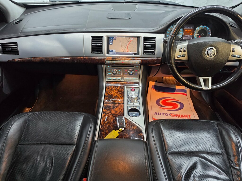 Jaguar XF 2.7D V6 Luxury Black #11