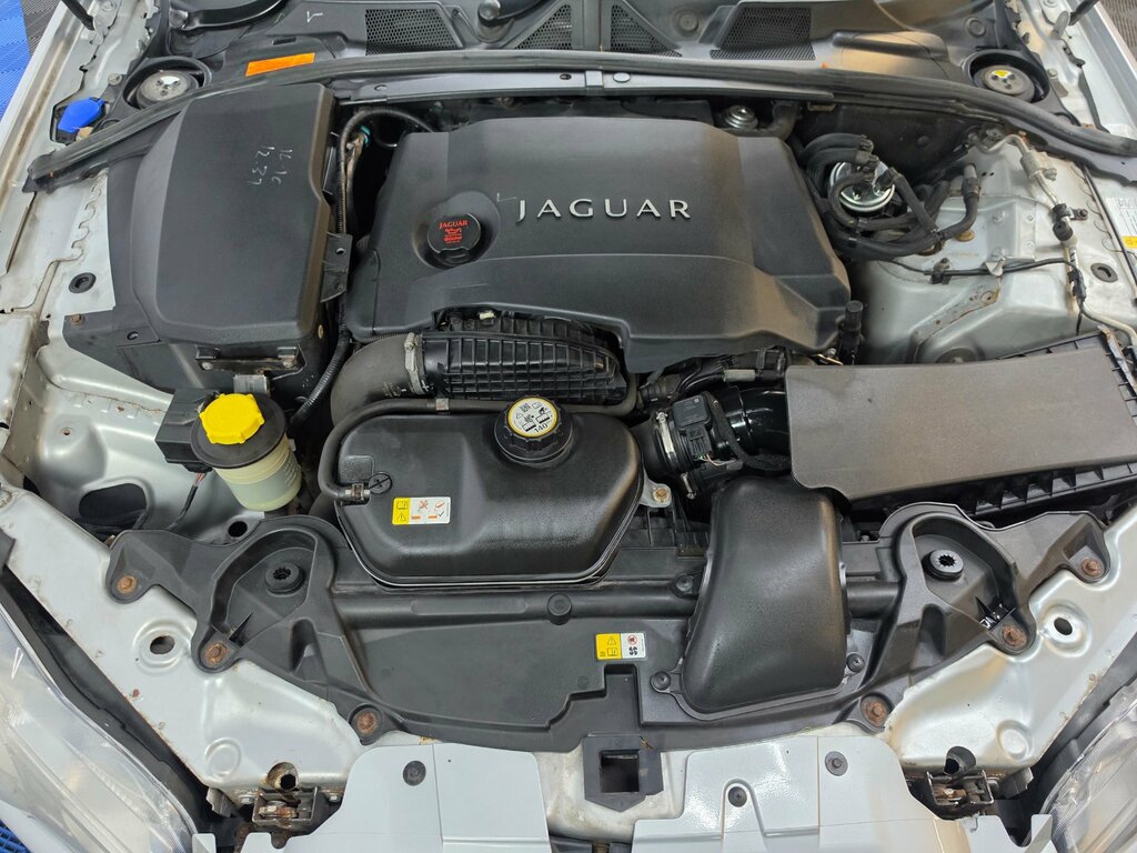 Jaguar XF 2.7D V6 Luxury Black #27