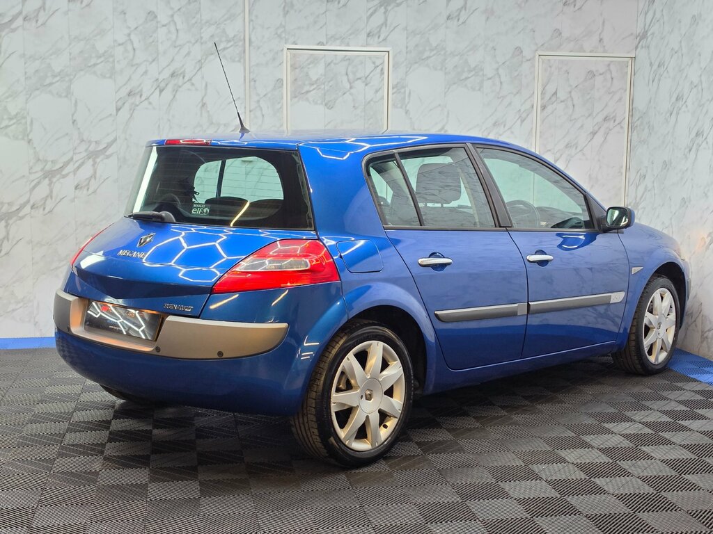 Renault Megane Dynamique Vvt 5-Door Black #7
