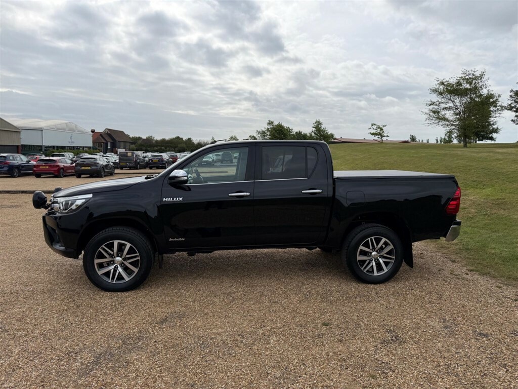 Toyota HILUX 2.4 D-4d Invincible 4Wd Euro 6 Tss Black #4