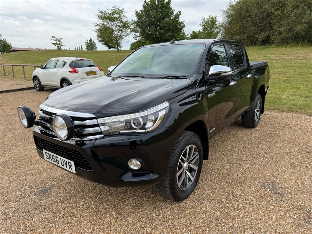 Toyota HILUX 2.4 D-4d Invincible 4Wd Euro 6 Tss Black #3