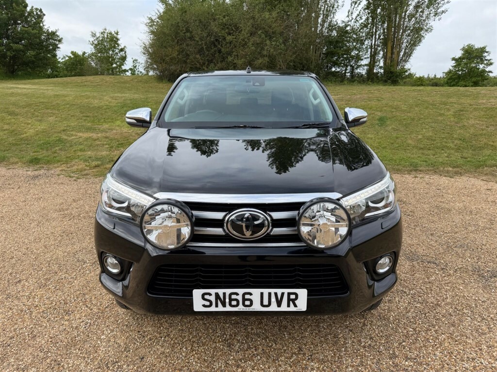 Toyota HILUX 2.4 D-4d Invincible 4Wd Euro 6 Tss Black #2